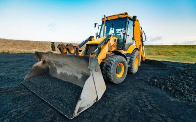 Niwelacja terenu i podbudowa w Chojnicach – jak prace ziemne, minikoparki i koparko-ładowarki wpływają na trwałość inwestycji