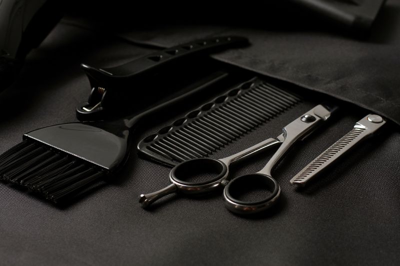 Sprzęt wykorzystywany przez męskiego fryzjera – Bochnia
